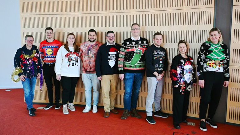 UGLY CHRISTMAS Sweater Day